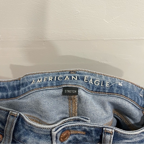 American Eagle Stretch Mom Jeans Distresses Light Wash High Rise Size 00 - Picture 10 of 12